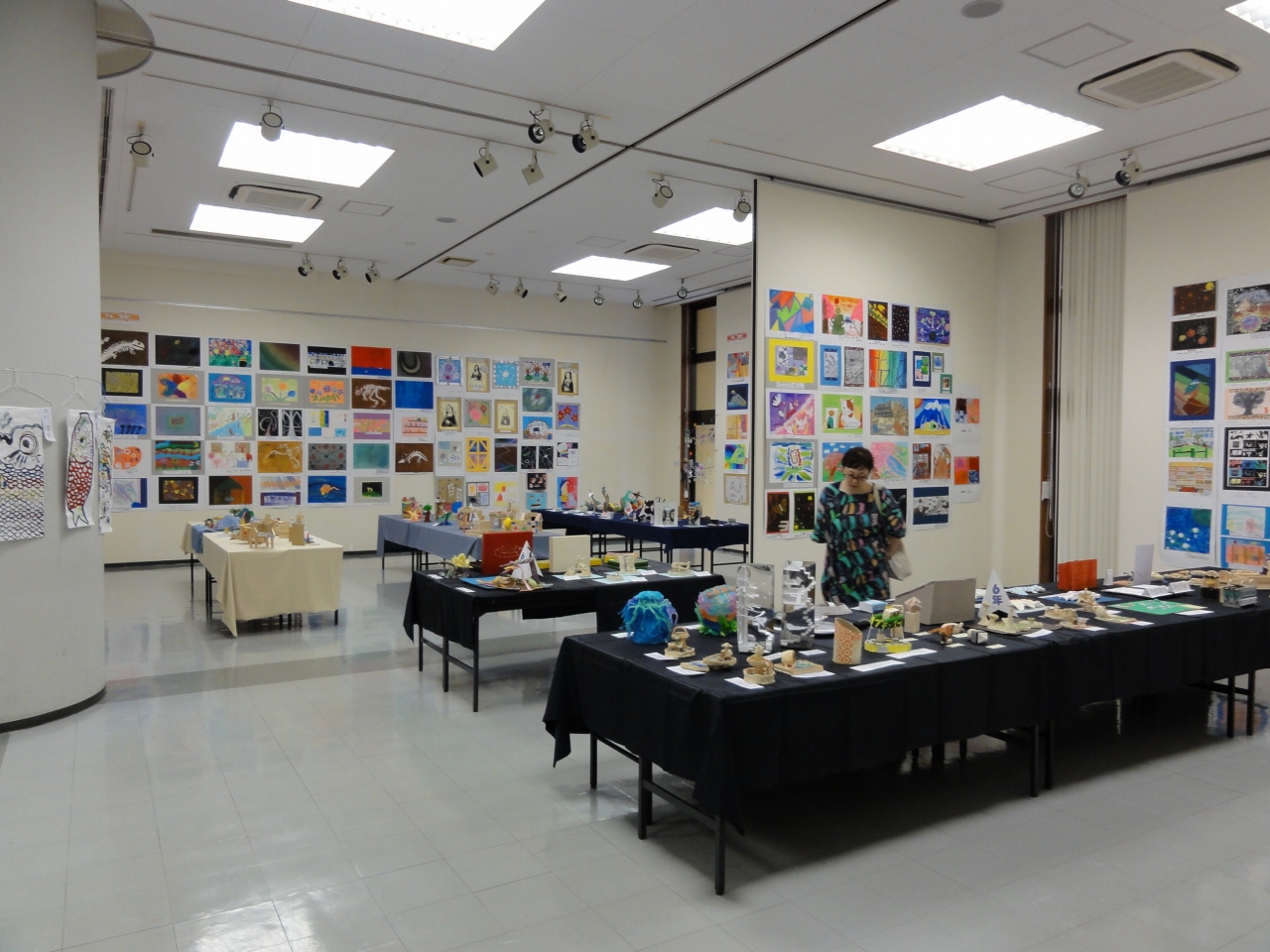 のビル展（令和元年度新宿区立小学校図画工作作品展）