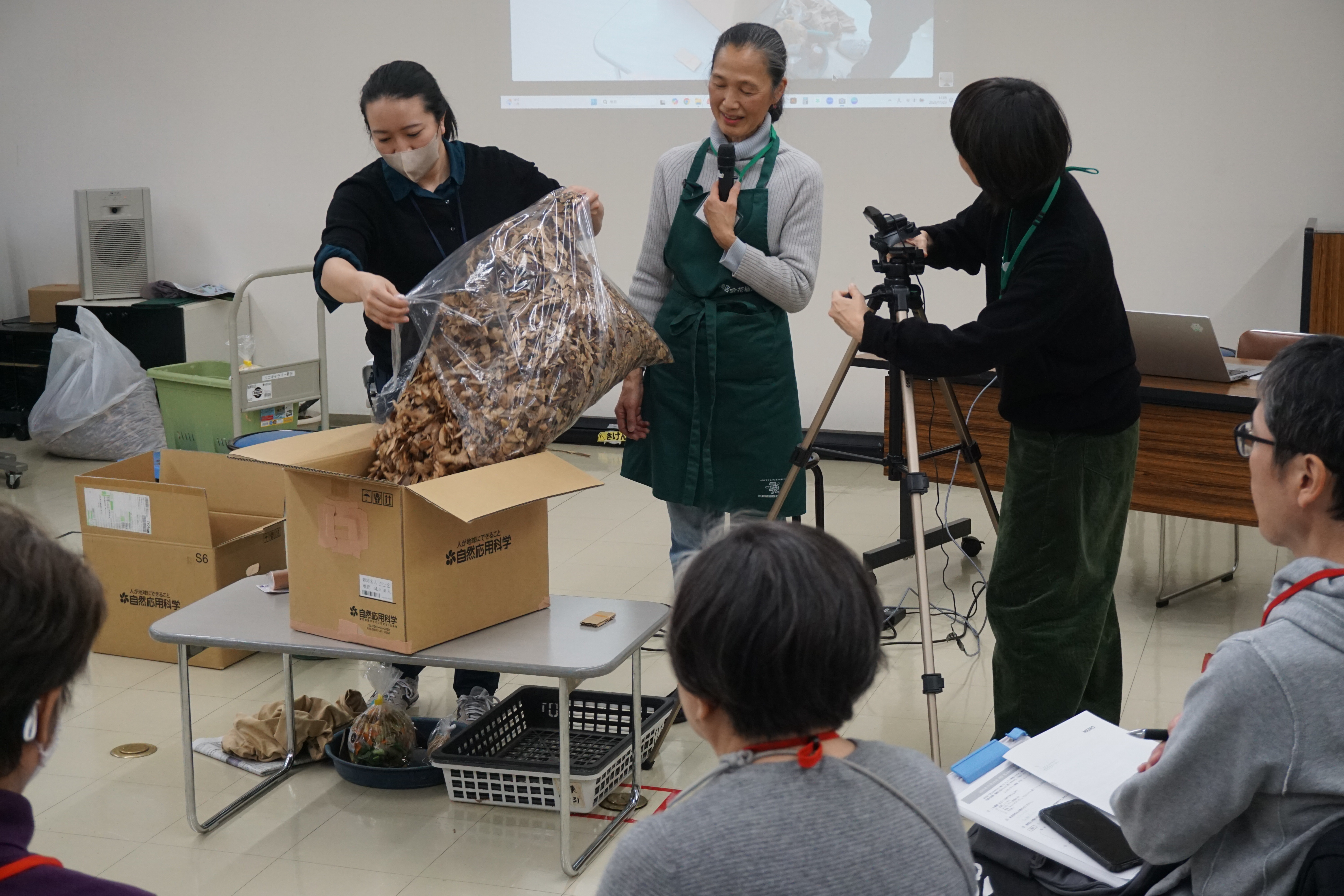 2025新宿「みどりのカーテン」プロジェクト『生ごみと落ち葉を使ったたい肥づくり』